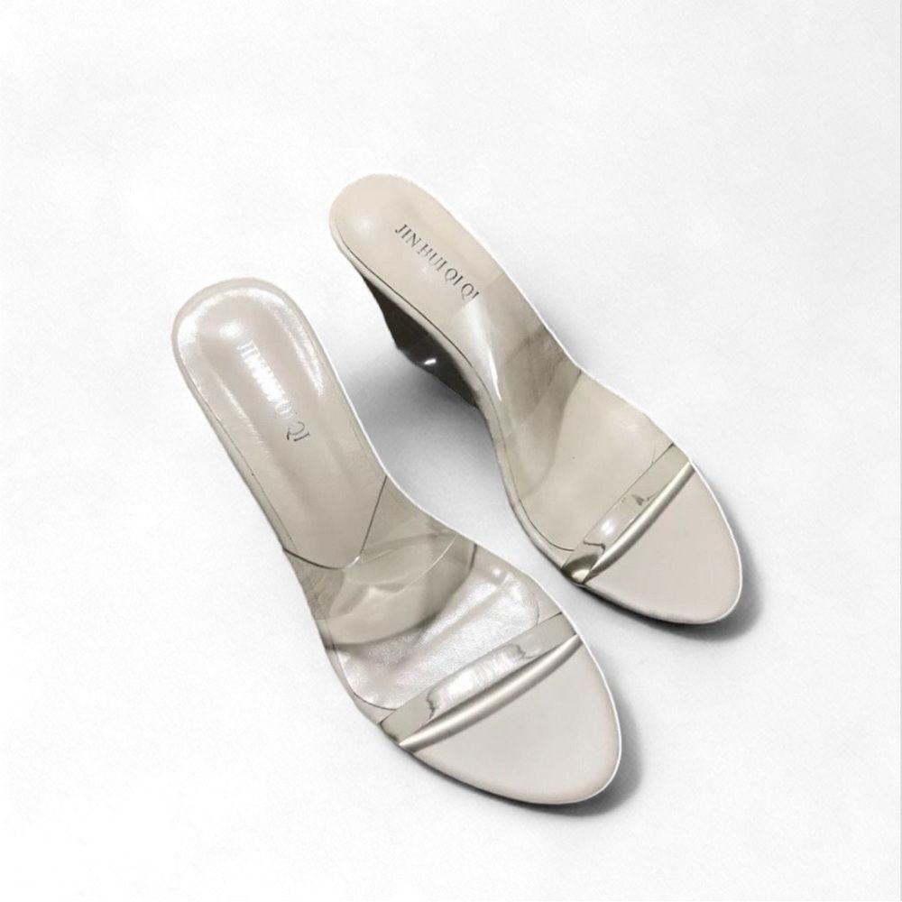 Brand New Jin Hui Qi Qi Wedges Size 39 EUR (8 US) with 3 Inch Wedge